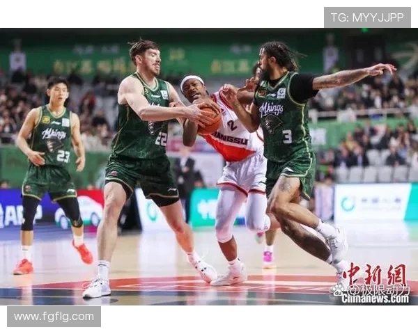 CBA2021赛季广东队与南京队激战正酣精彩瞬间回顾与分析